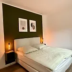 Neu Renovierte Mit Kueche, Klima & Waschtrockner - Nahe Zentrum
