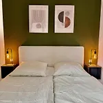 아파트 Neu Renovierte Mit Kueche, Klima & Waschtrockner - Nahe Zentrum *