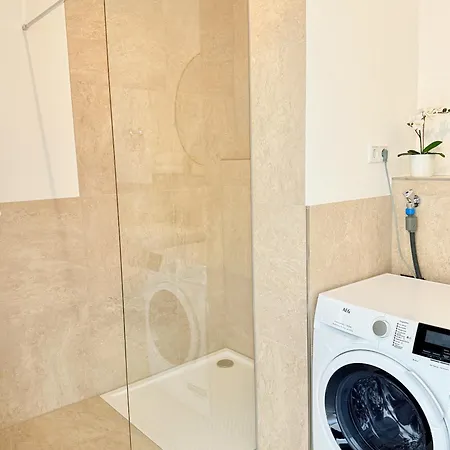아파트 Neu Renovierte Mit Kueche, Klima & Waschtrockner - Nahe Zentrum