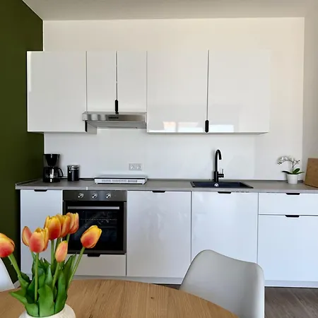 Neu Renovierte Mit Kueche, Klima & Waschtrockner - Nahe Zentrum *
